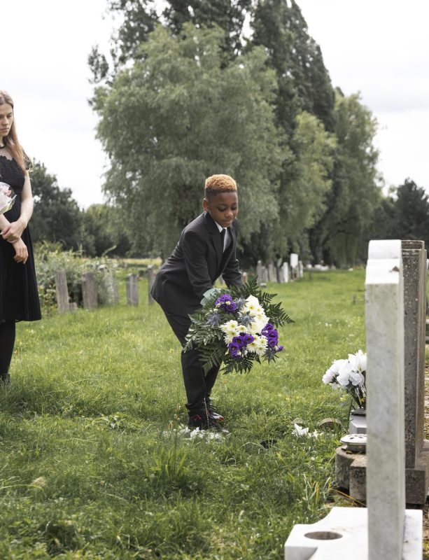 family-visiting-grave-loved-one (1) family-visiting-grave-loved-one (1)